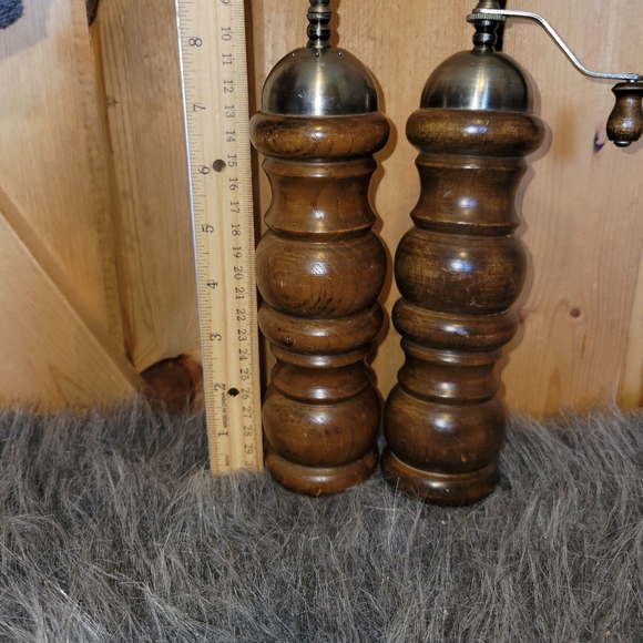 Vintage Gail craft wooden salt shaker and pepper mill - Picture 8 of 8